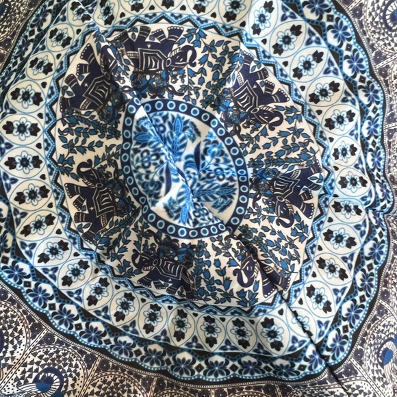 5 PIECE MIDDLE EASTERN STYLE ROUND PILLOW CASES - Picture 3 of 7